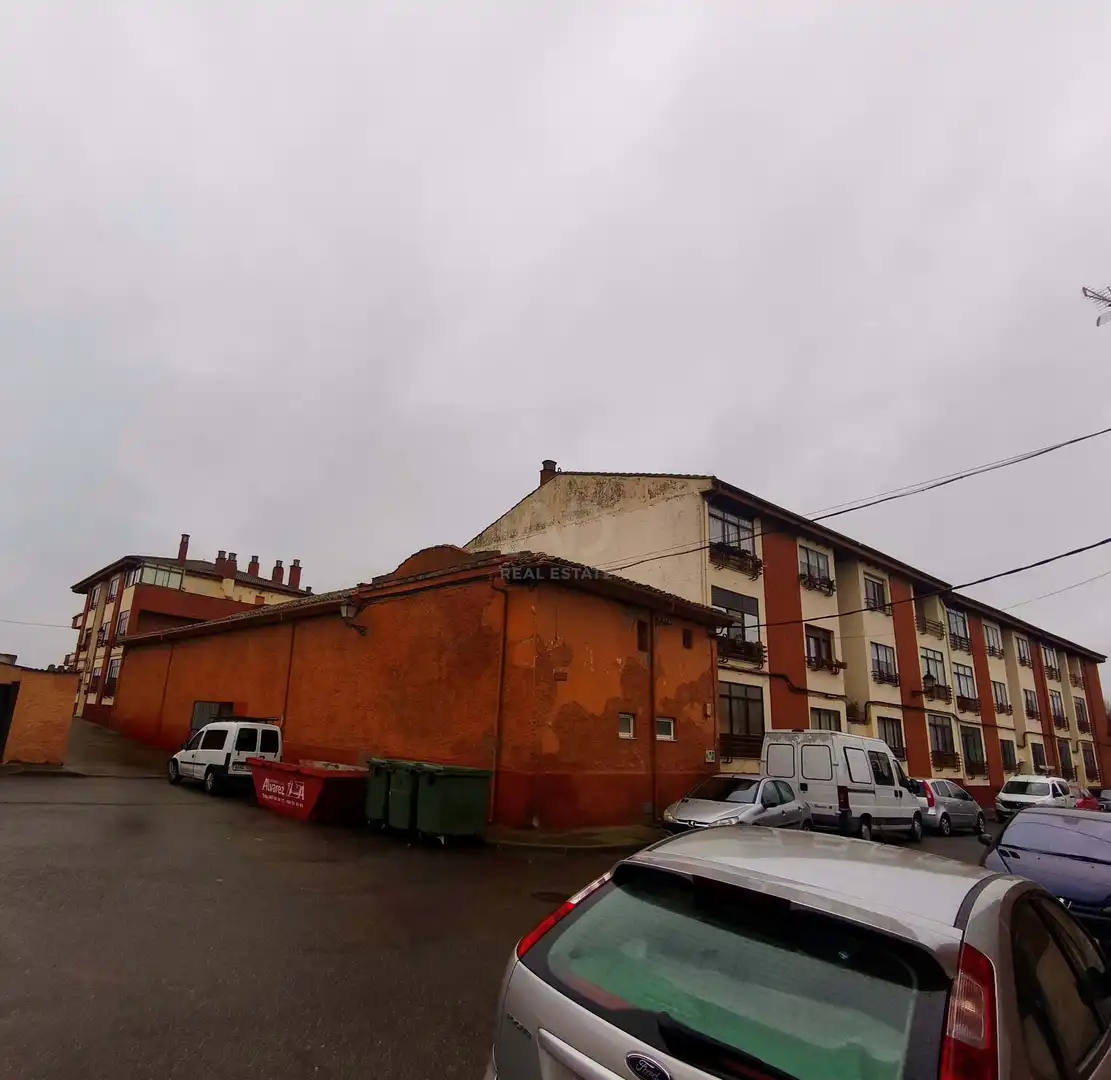 Vista exterior de Edificio en venta en Mansilla de las Mulas