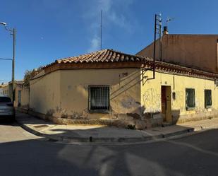 Vista exterior de Casa o xalet en venda en Villanueva de Gállego amb Jardí privat