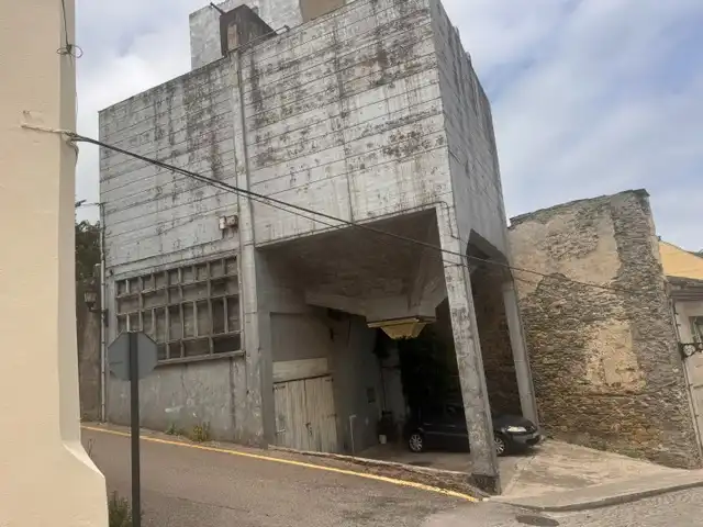 Vista exterior de Nau industrial en venda en Ribadeo