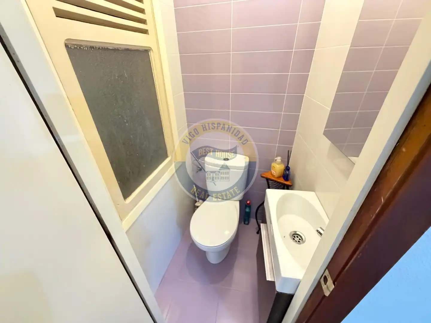 Baño de Piso de alquiler en Vigo  con Calefacción, Parquet y Amueblado