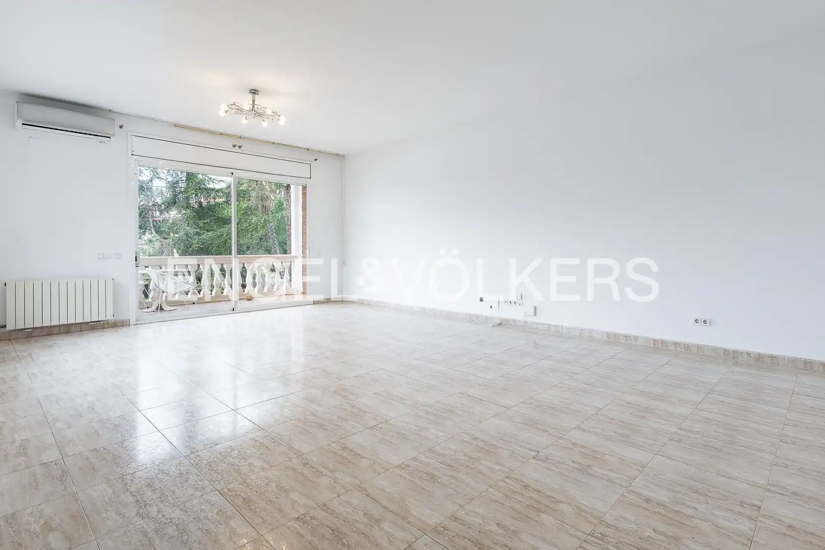 Vista exterior de Casa o xalet de lloguer en Premià de Dalt amb Aire condicionat, Calefacció i Jardí privat