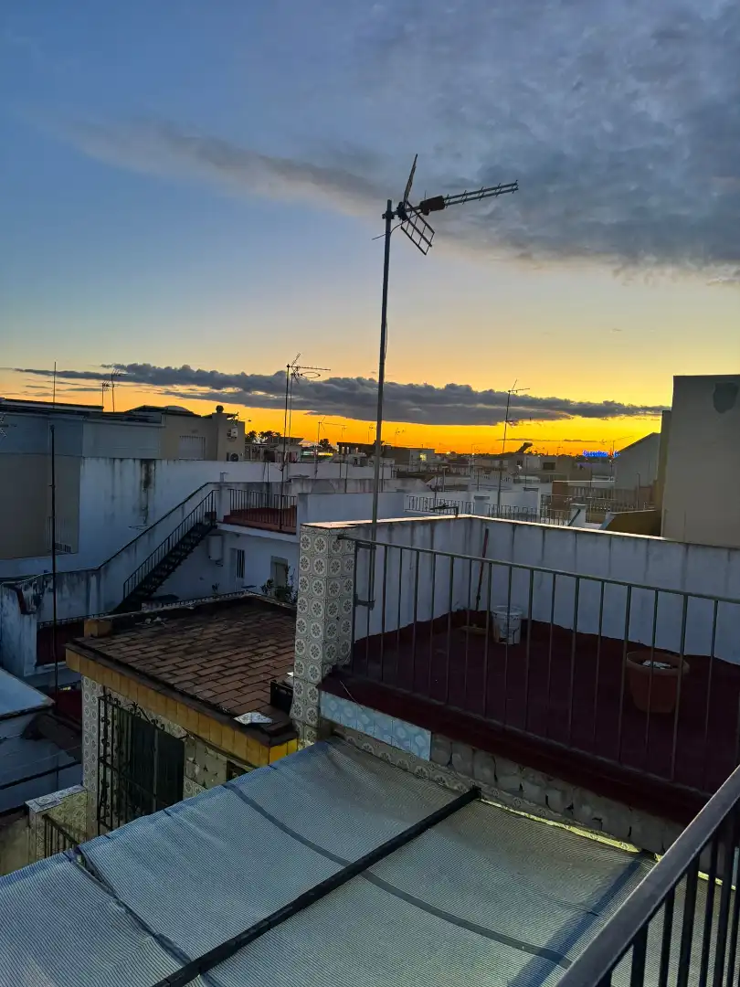 Vista exterior de Casa adosada en venta en Dos Hermanas con Aire acondicionado, Terraza y Amueblado