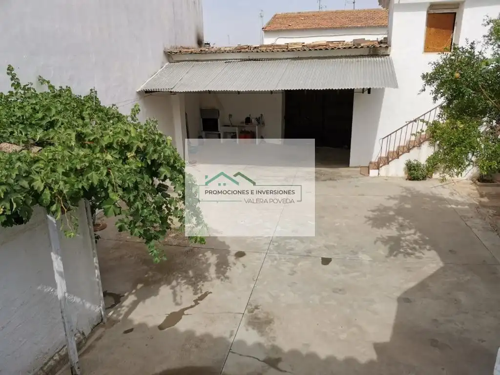 Vista exterior de Casa o chalet en venta en Villanueva de la Jara con Calefacción, Terraza y Amueblado