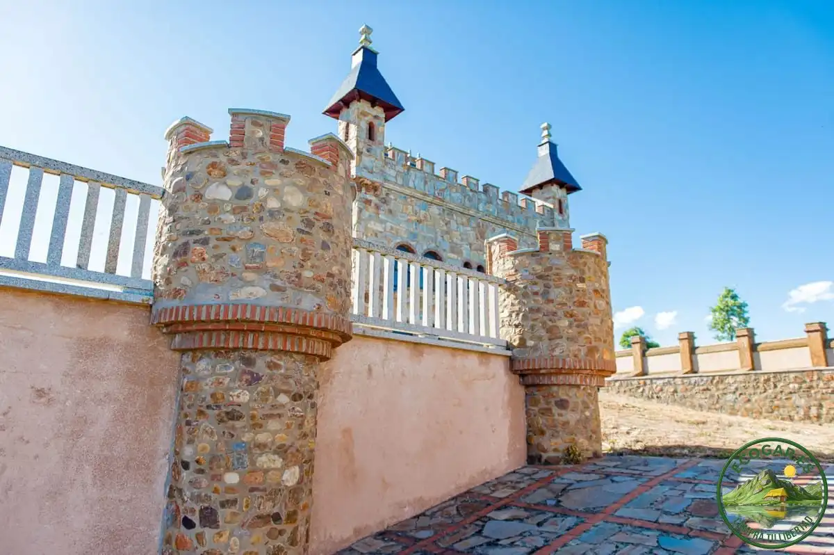 Vista exterior de Casa o xalet en venda en Quintana del Castillo amb Calefacció, Jardí privat i Terrassa