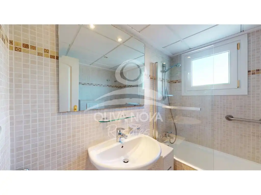Bathroom of Apartments for sale in Dénia  with Terrace, Swimming Pool and Balcony