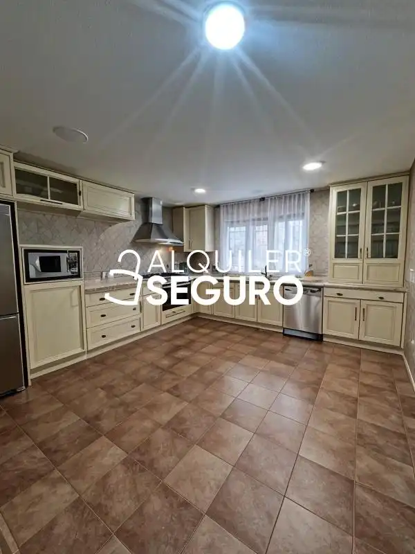 Cuina de Casa o xalet de lloguer en Torrejón de Ardoz amb Aire condicionat, Calefacció i Terrassa