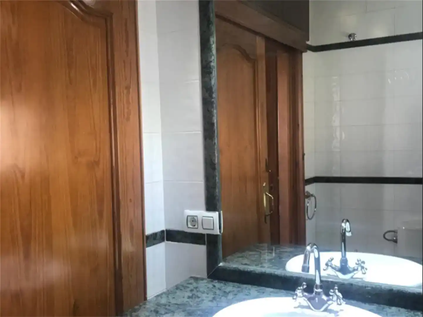 Bany de Pis en venda en Azuaga amb Aire condicionat