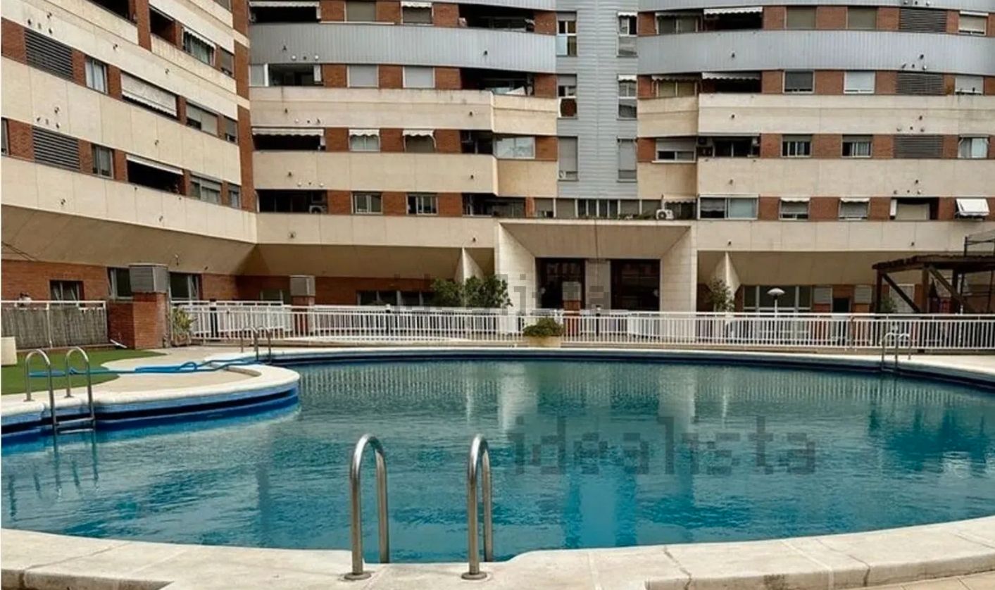 Swimming pool of Flat for sale in  Valencia Capital  with Terrace, Furnished and Oven