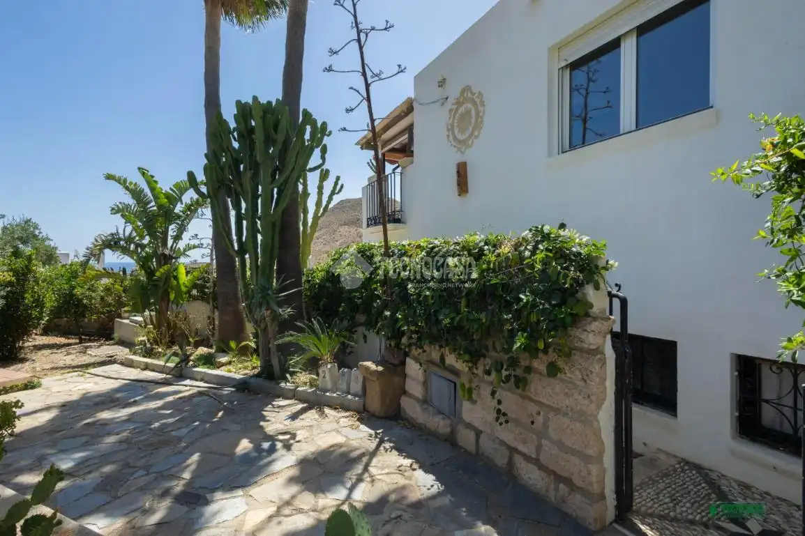 Vista exterior de Casa o xalet en venda en Níjar amb Piscina i Moblat