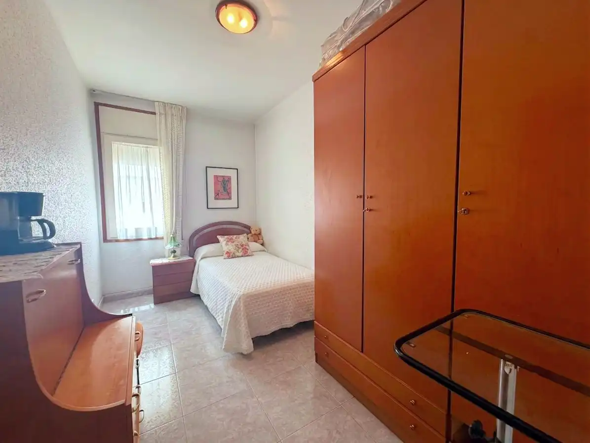 Habitación de Ático en venta en L'Hospitalet de Llobregat con Calefacción, Terraza y Horno