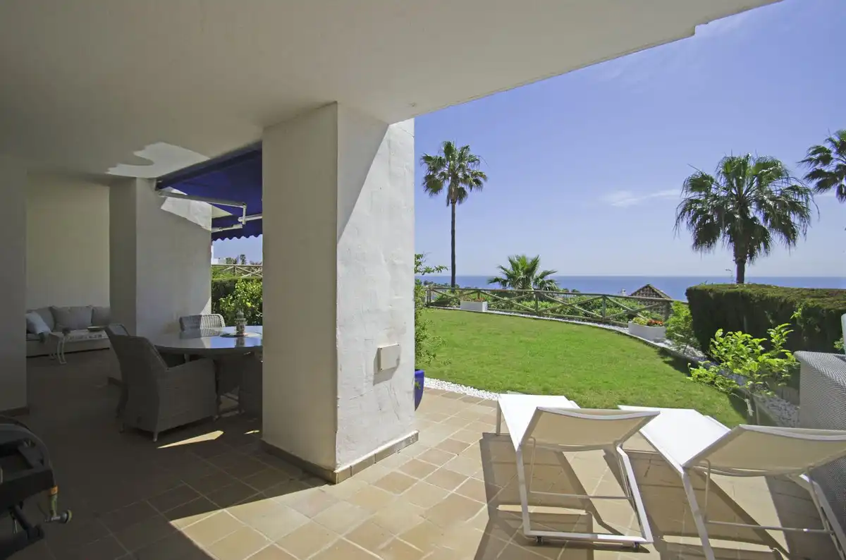 Erdgeschosswohnung mit Pool zum Verkauf in La Alcaidesa