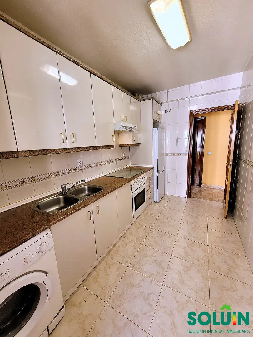 Cocina de Piso en venta en Fuenlabrada con Calefacción, Trastero y Horno