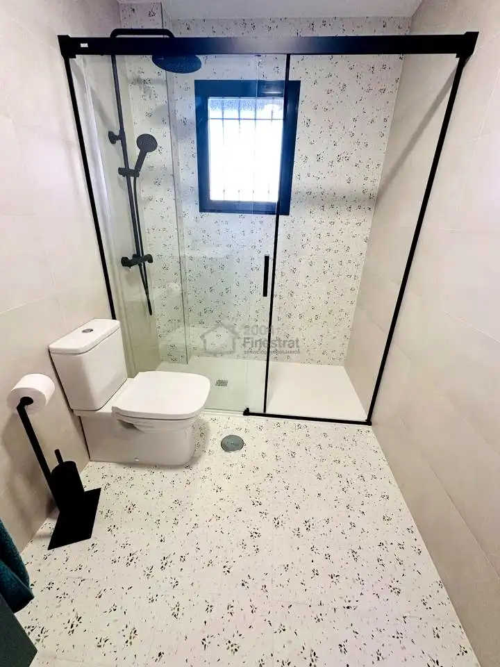 Bathroom of Flat for rent in Benidorm  with Terrace, Furnished and Community pool