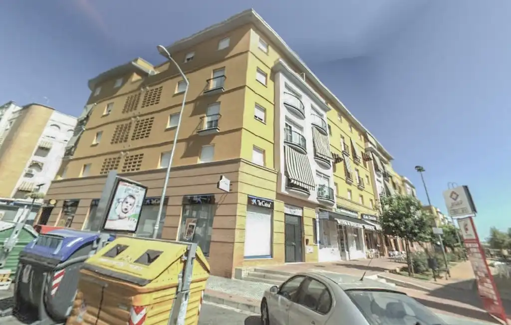 Local de lloguer a Av Reyes Católicos, Centro - Doña Mercedes