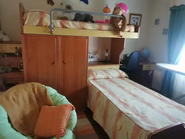 Habitación de Casa adosada en venta en Santiago de Compostela  con Calefacción, Jardín privado y Amueblado