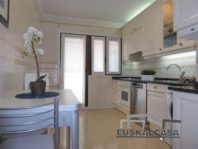 Cuina de Pis en venda en Bilbao  amb Calefacció i Traster