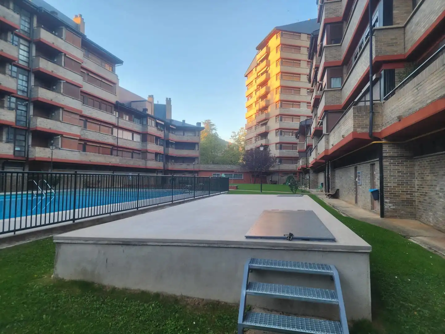 Schwimmbecken von Wohnung zur Miete in Jaca mit Heizung, Privatgarten und Terrasse