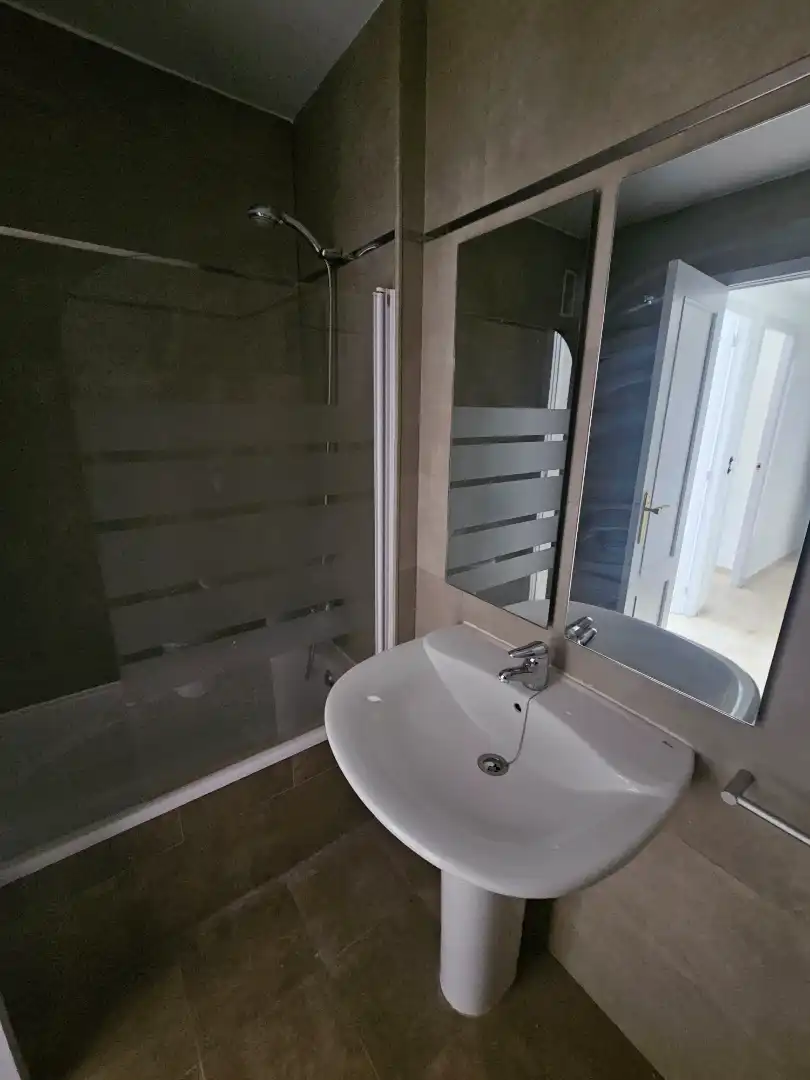 Baño de Piso de alquiler en Cáceres con Aire acondicionado y Terraza