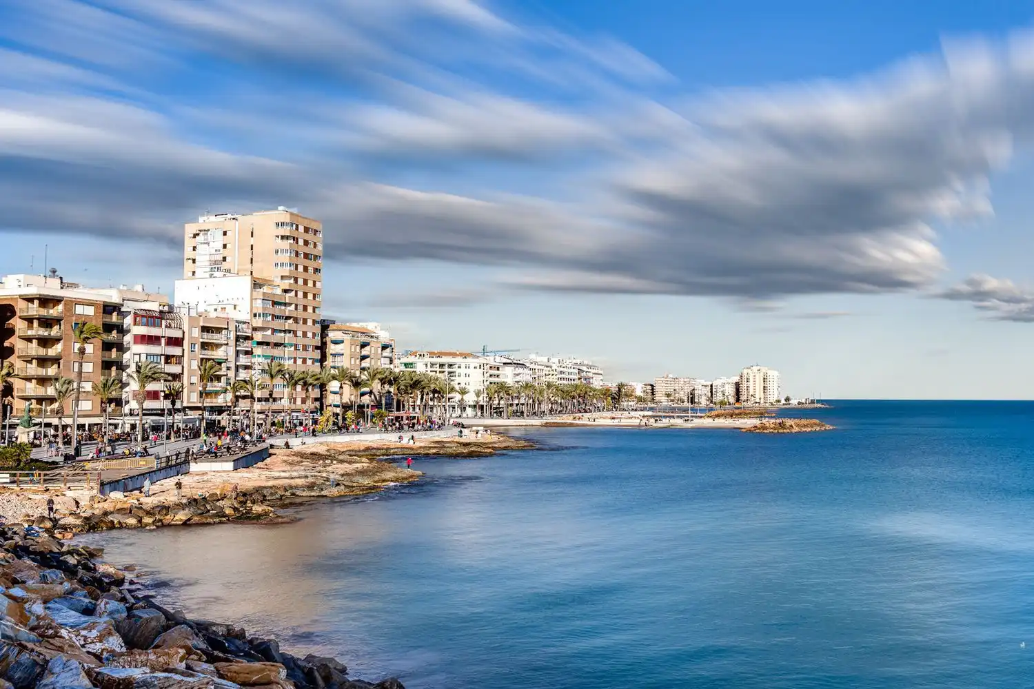Vista exterior de Casa adosada en venda en Torrevieja amb Terrassa, Moblat i Piscina comunitària