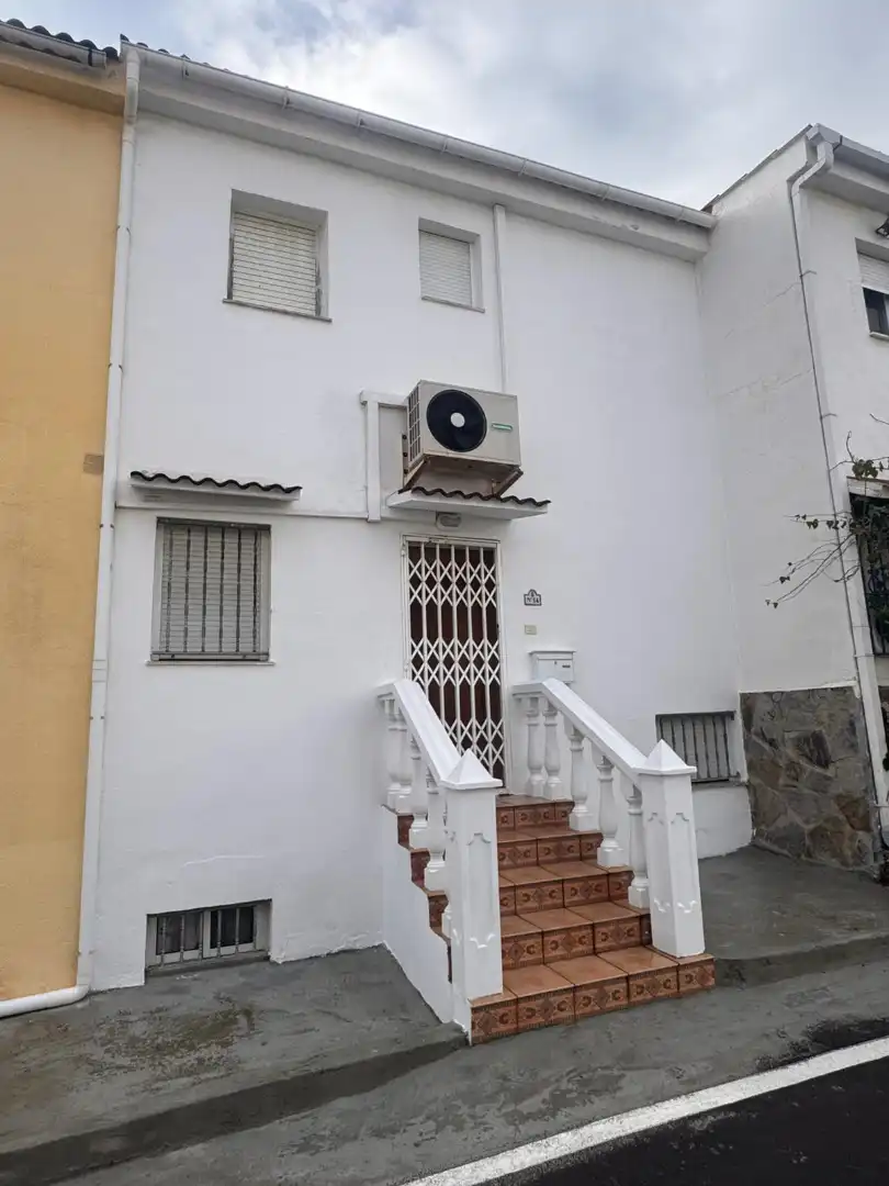 Vista exterior de Casa adosada en venta en Vinaròs con Aire acondicionado, Jardín privado y Terraza