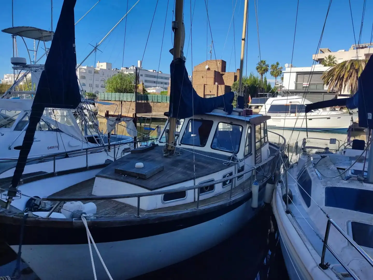 Vista exterior de Piso en venta en Roses con Jardín privado, Terraza y Amueblado