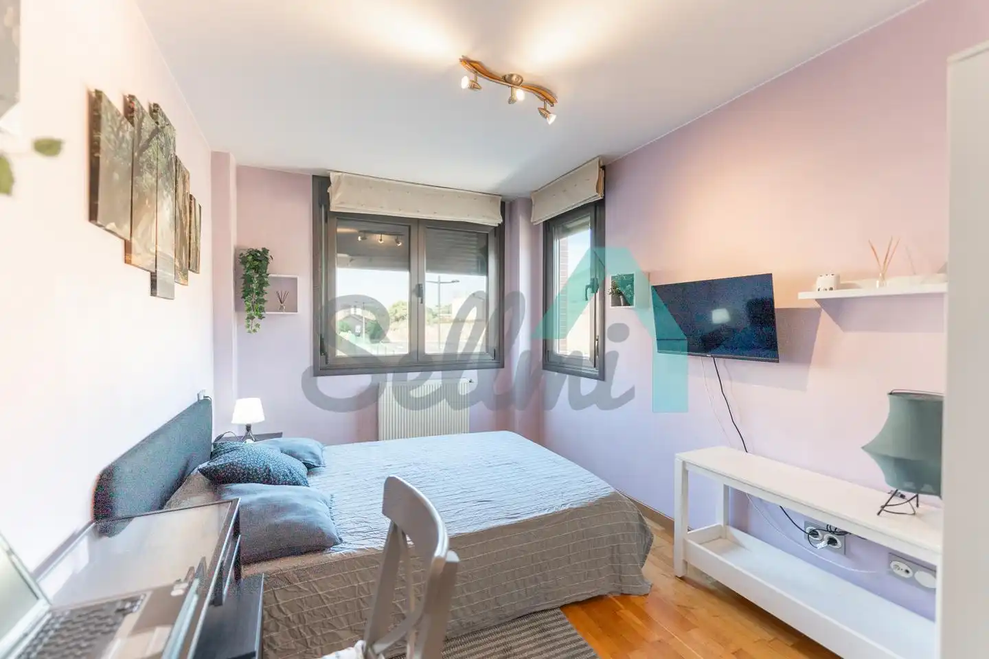 Bedroom of Flat for share in HUCA - La Cadellada