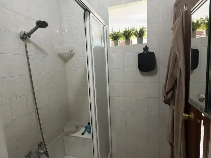 Badezimmer von Wohnung zum Verkauf in Rute mit Balkon