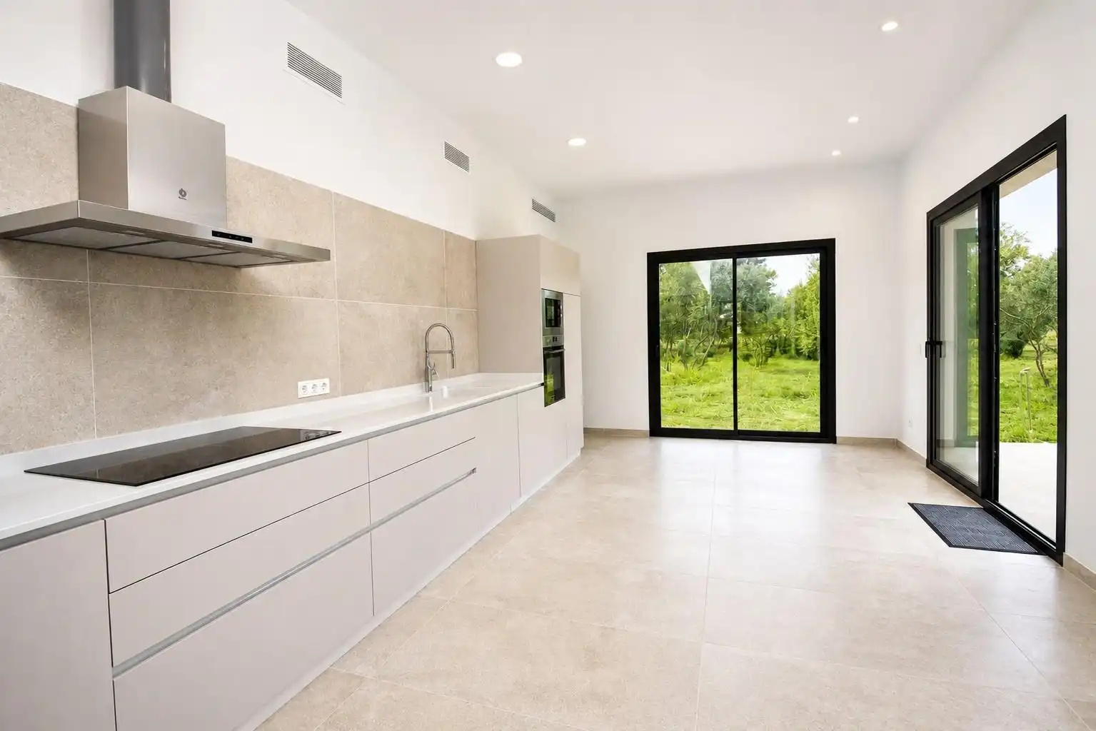 Cocina de Finca rústica en venta en Muro con Aire acondicionado, Calefacción y Jardín privado