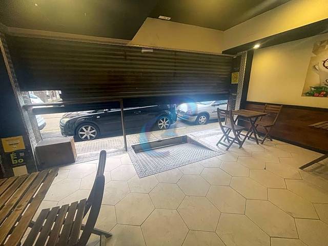 Local comercial en Venta en Travesía Rianxo en Cuatro Caminos - Plaza de la Cubela