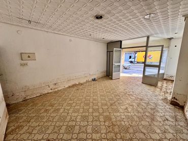Gewerbefläche zum Verkauf in LLEVANT
