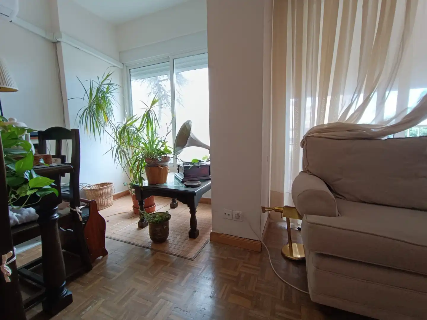 Sala d'estar de Pis en venda en Sevilla amb Aire condicionat, Jardí privat i Terrassa