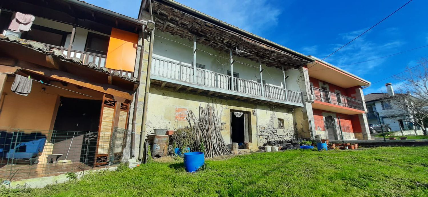 Vista exterior de Casa o xalet en venda en Escalante amb Balcó