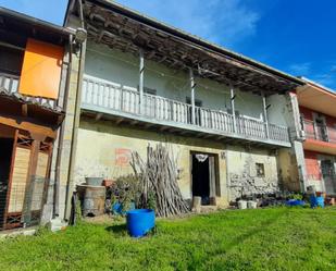 Vista exterior de Casa o xalet en venda en Escalante amb Balcó