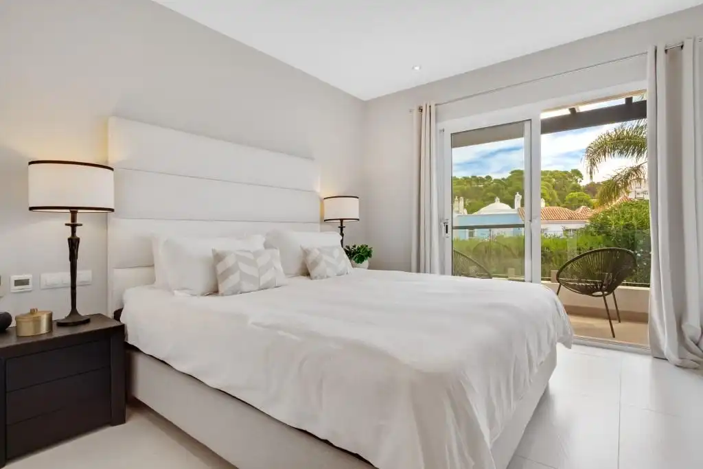 Dormitori de Casa o xalet en venda en Marbella amb Aire condicionat, Calefacció i Jardí privat