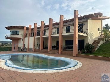 House with balcony for sale in Oeste