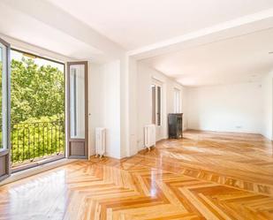 Living room of Flat to rent in  Madrid Capital  with Air Conditioner, Heating and Terrace
