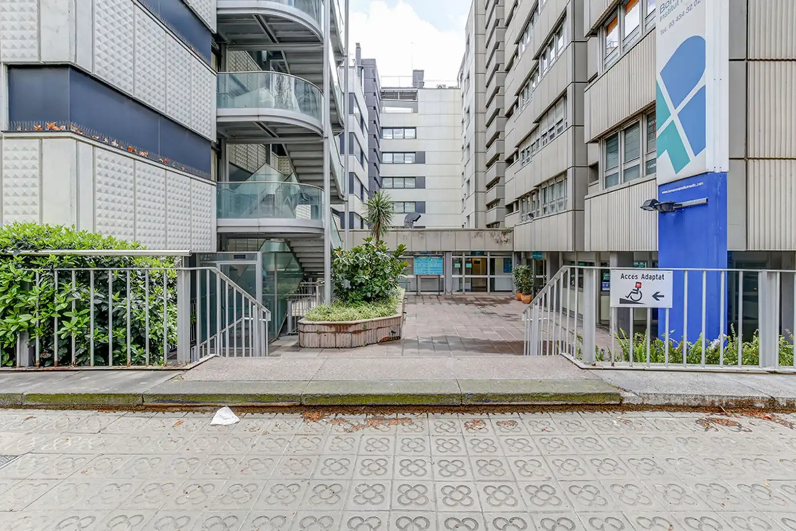 Außenansicht von Gebäude zur Miete in Barcelona mit Alarm
