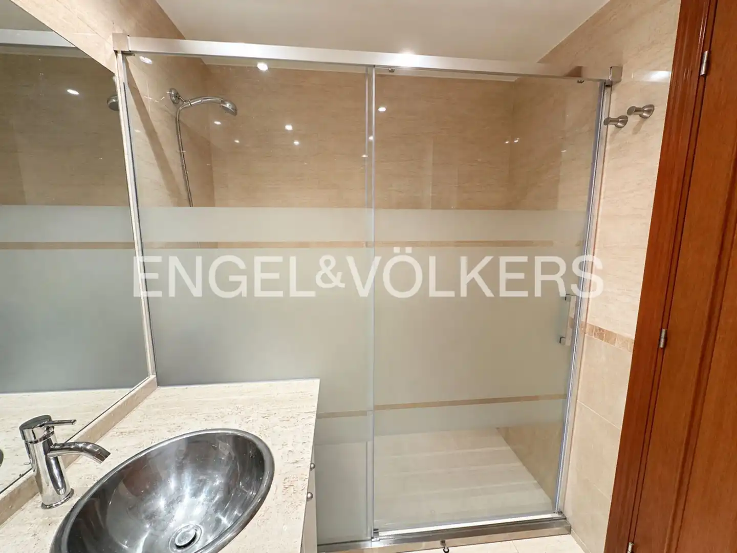 Baño de Piso de alquiler en Escaldes – Engordany con Calefacción, Parquet y Terraza