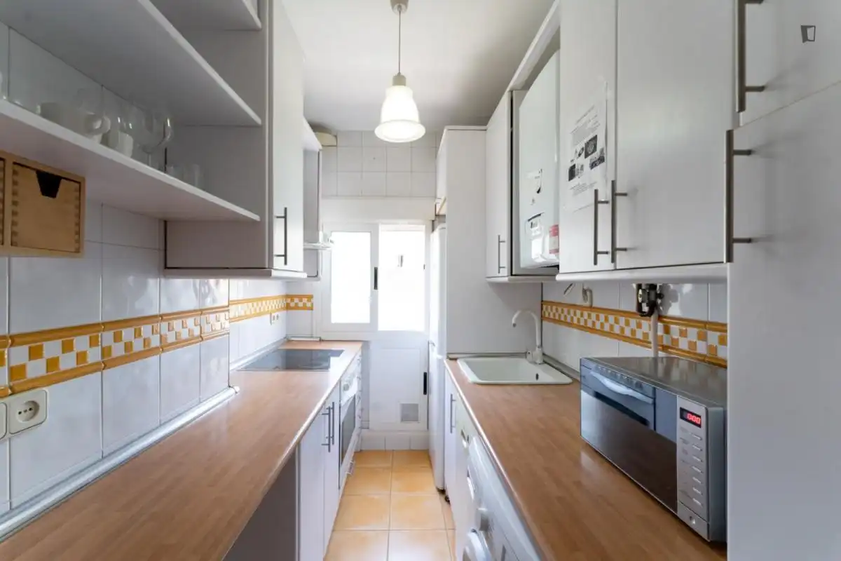 Cuina de Apartament per a compartir en Madrid amb Calefacció, Moblat i Forn