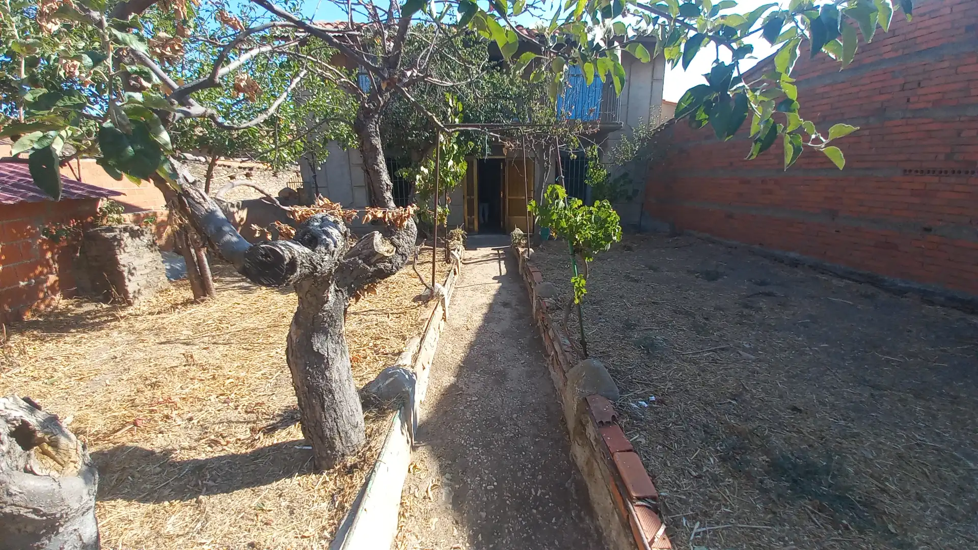 Garden of Houses for sale in Andavías