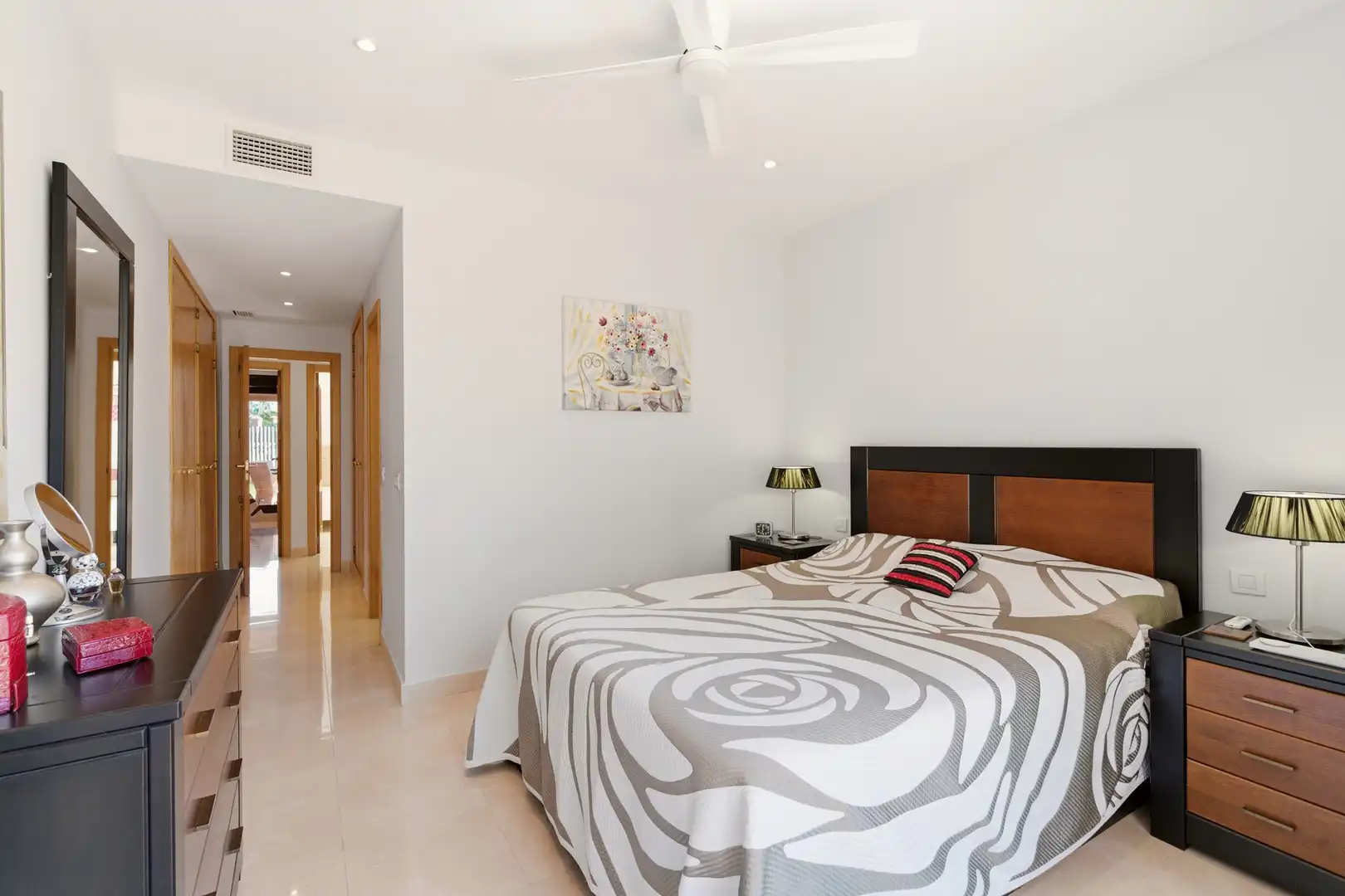 Dormitori de Planta baixa en venda en Estepona amb Aire condicionat, Jardí privat i Terrassa