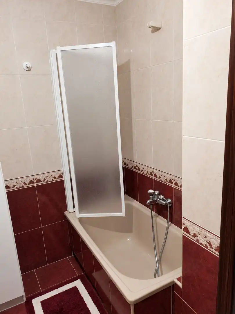 Bany de Pis en venda en Meruelo amb Calefacció, Moblat i Balcó