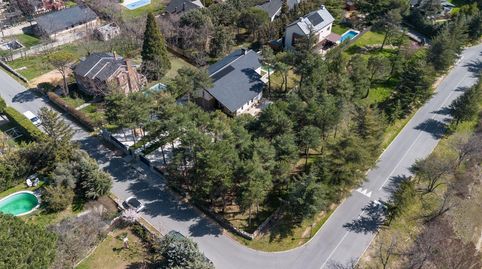Parcela urbana en esquina junto al embalse de Navacerrada con licencia concedida y proyecto listo para construir