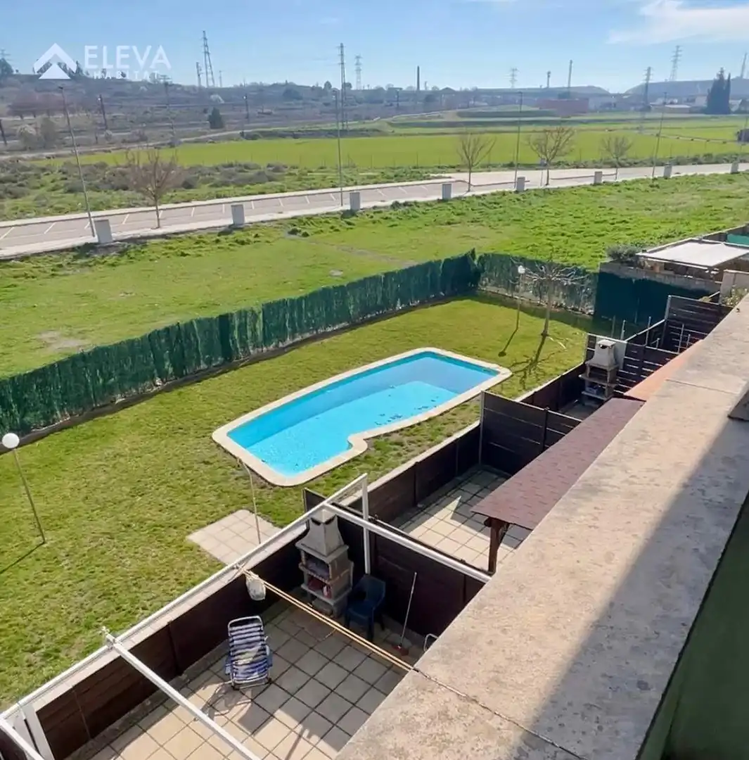 Piscina de Casa adosada en venda en Lleida amb Aire condicionat, Parquet i Terrassa