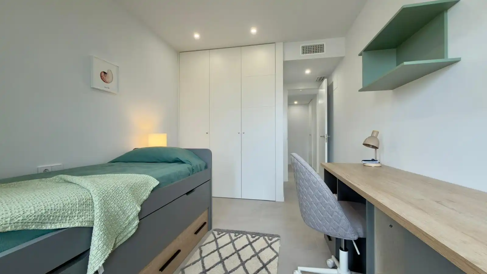 Dormitori de Apartament de lloguer en Finestrat amb Aire condicionat, Jardí privat i Terrassa