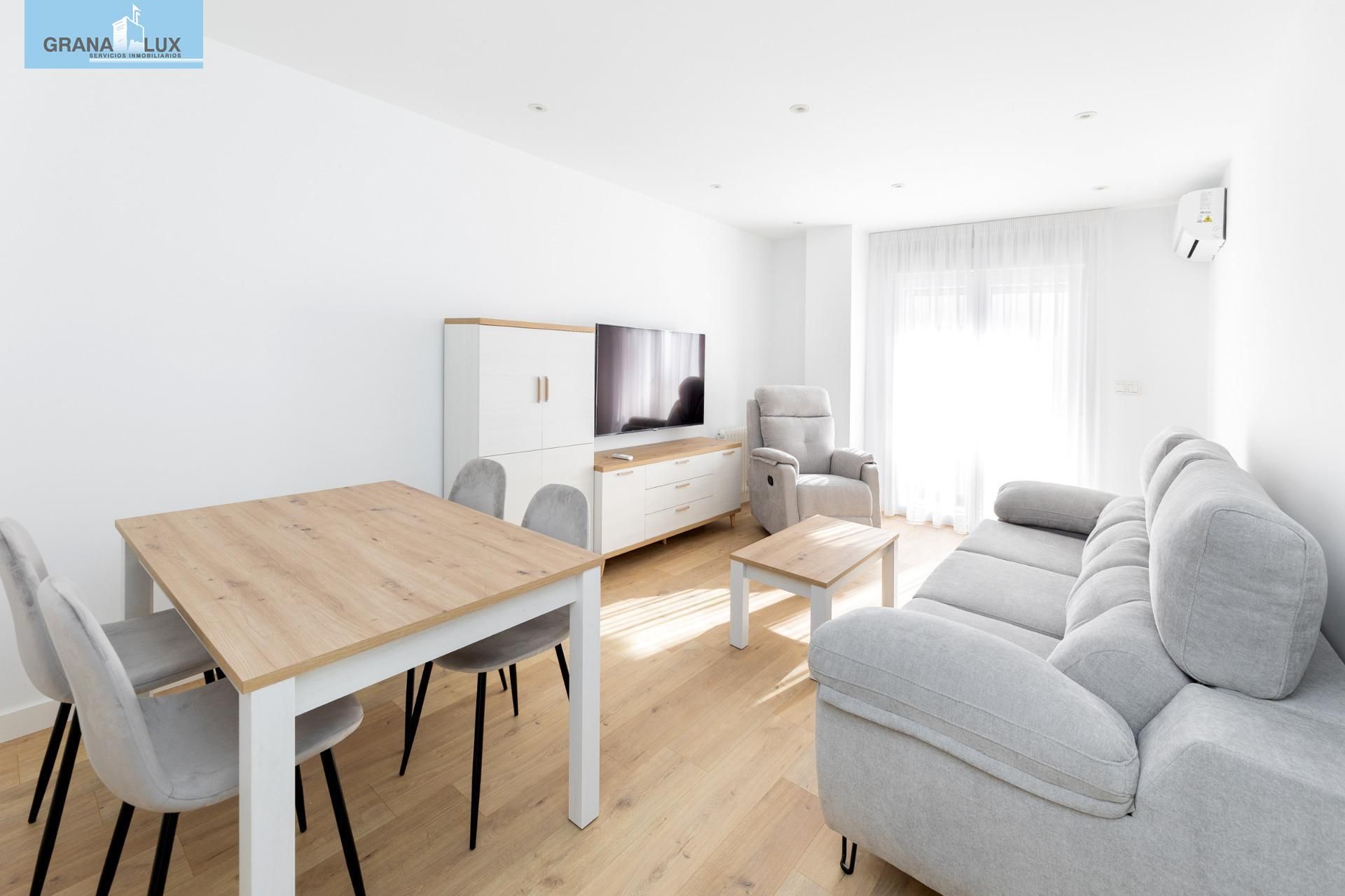 Living room of Flat for sale in  Granada Capital  with Air Conditioner, Heating and Balcony