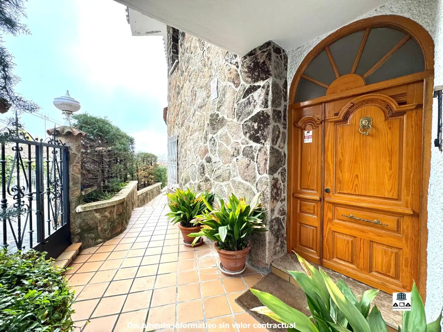 Casa o chalet en venta en Poyales del Hoyo con Aire acondicionado, Calefacción y Jardín privado