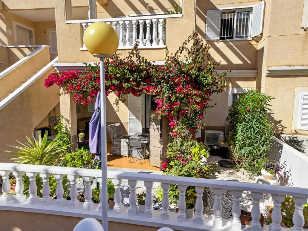 Terrassa de Casa o xalet en venda en Orihuela amb Aire condicionat, Jardí privat i Piscina comunitària