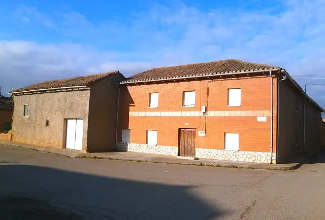 Vista exterior de Casa adosada en venta en Corbillos de los Oteros