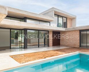 Vista exterior de Casa o xalet de lloguer en L'Eliana amb Calefacció, Jardí privat i Terrassa